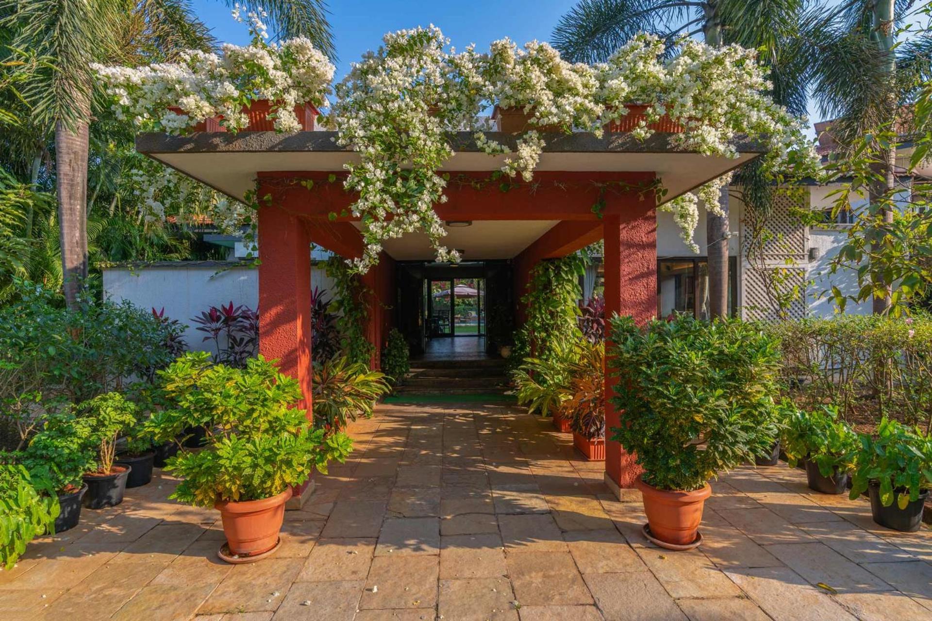 Stayvista At Moksh Villa - Bbq & Jacuzzi Alibaug Exteriör bild